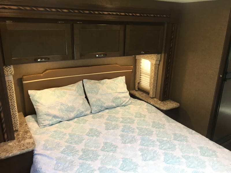 Master Bedroom: Queen bed, not a fold up