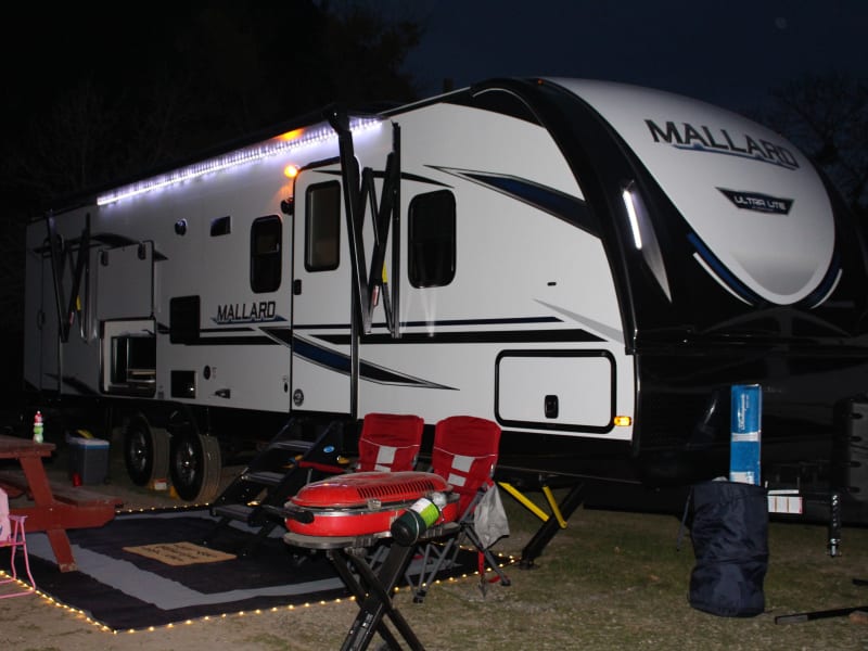 Great lighting for night entertainment. Side to side exterior storage.
