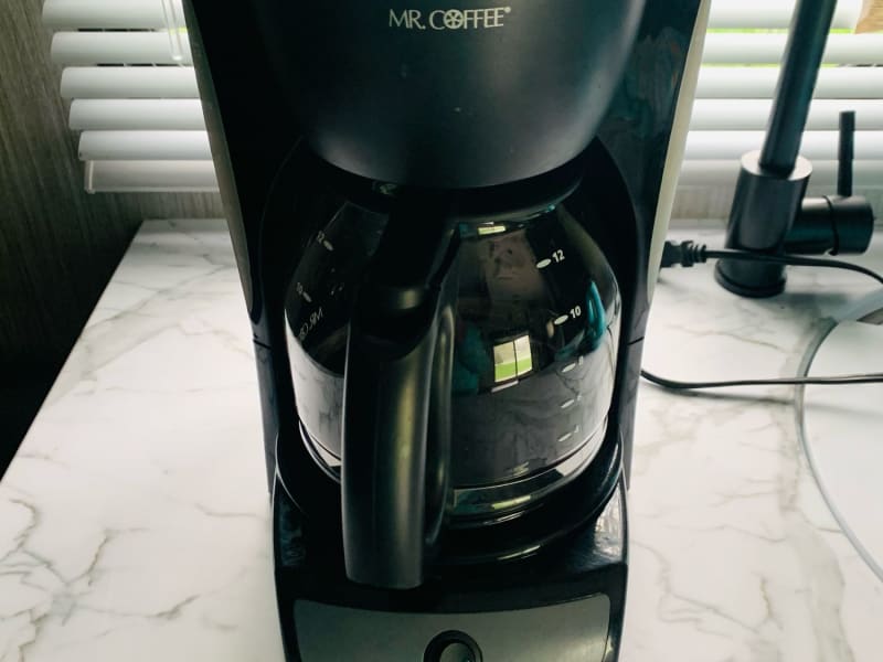 coffee maker (everything is included to use)