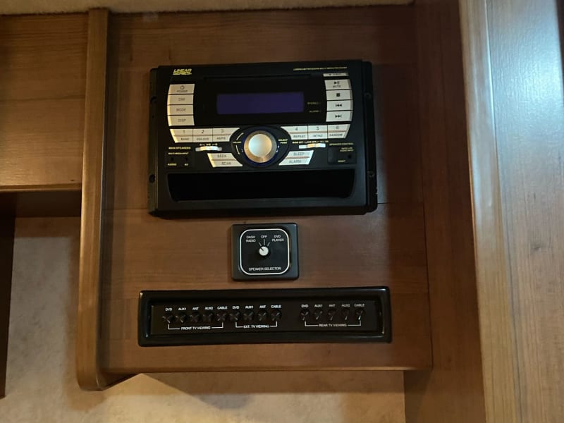 DVD player and radio. Does not play blu-rays.