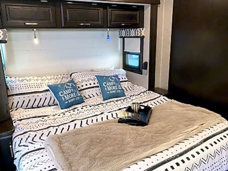 Super comfy and plenty of space with this KING SIZE master bed