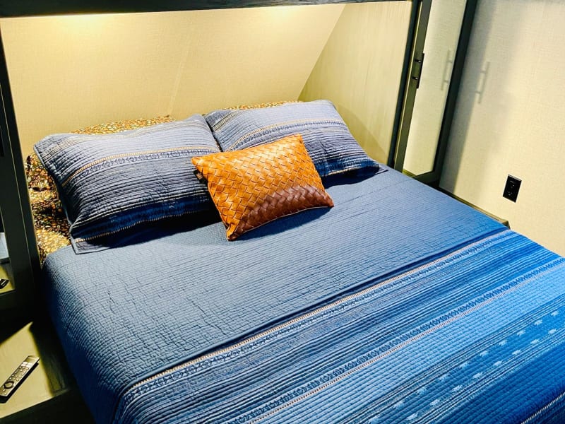 Brand new residential queen, Zinus Green Tea Memory Foam bed.