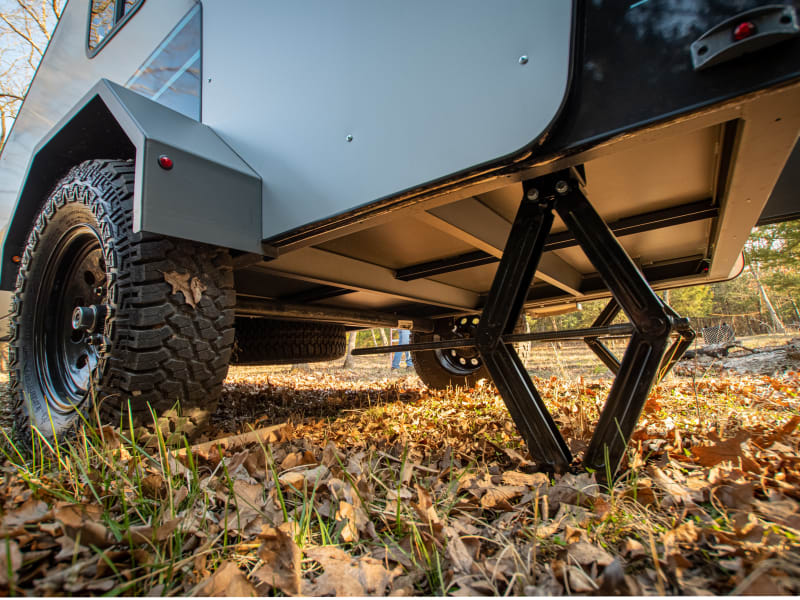 The sturdy leveling jacks help you level out the trailer and keep it steady. You know, if you have some force balancing exercises to do with your lightsaber.