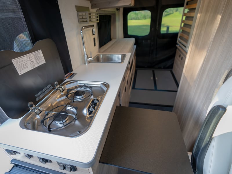Plenty of counter space to cook while you're adventuring. 
2 burner setup and plenty of space in the galley !