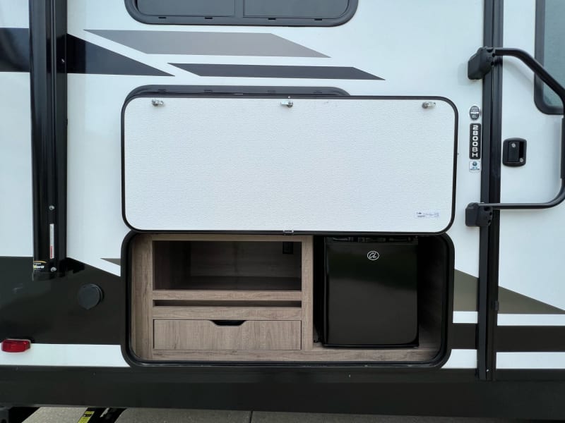 Outdoor Stove & Refrigerator