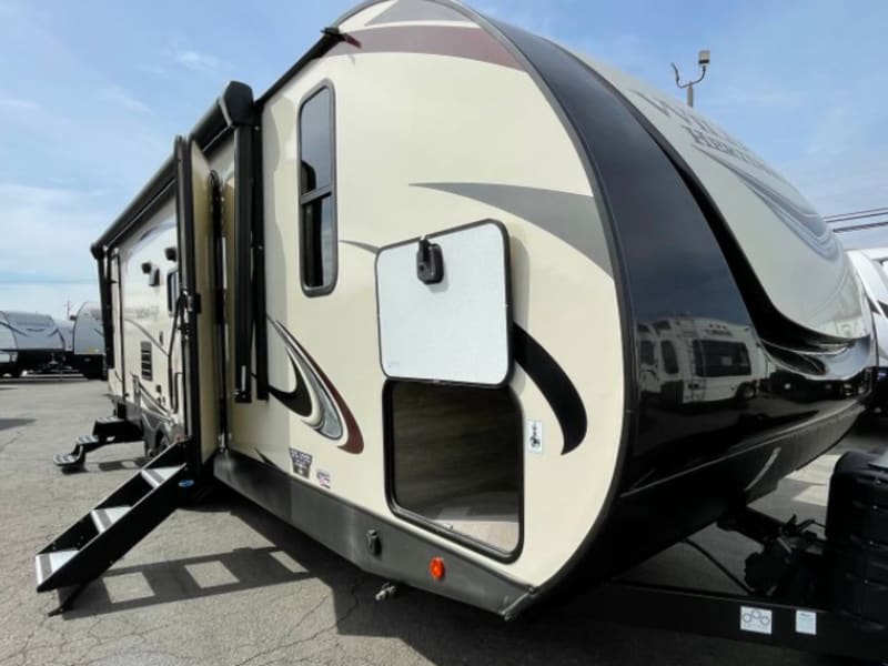 pasanjer side of the trailer