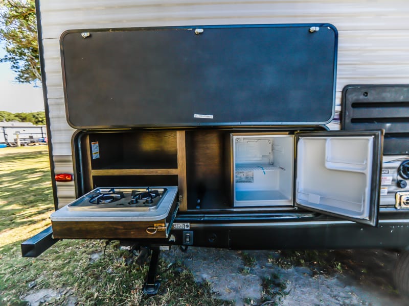 Outdoor grill & fridge