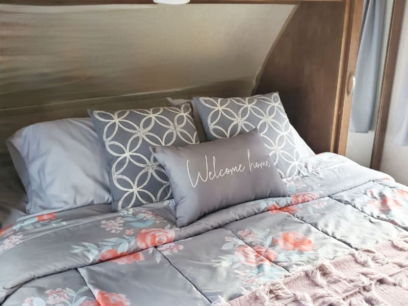 Includes for regular pillows and three decorative, 2 small fans.