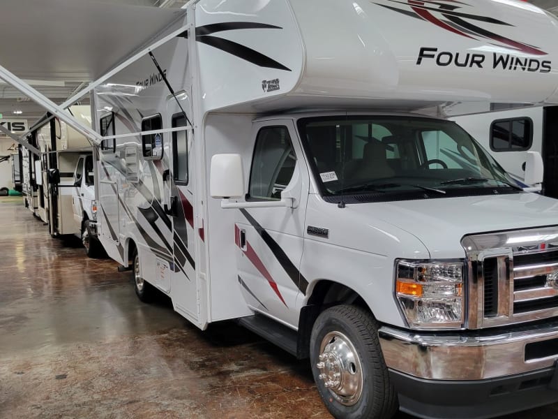 Thor Four Winds e22 in the show room 6/22