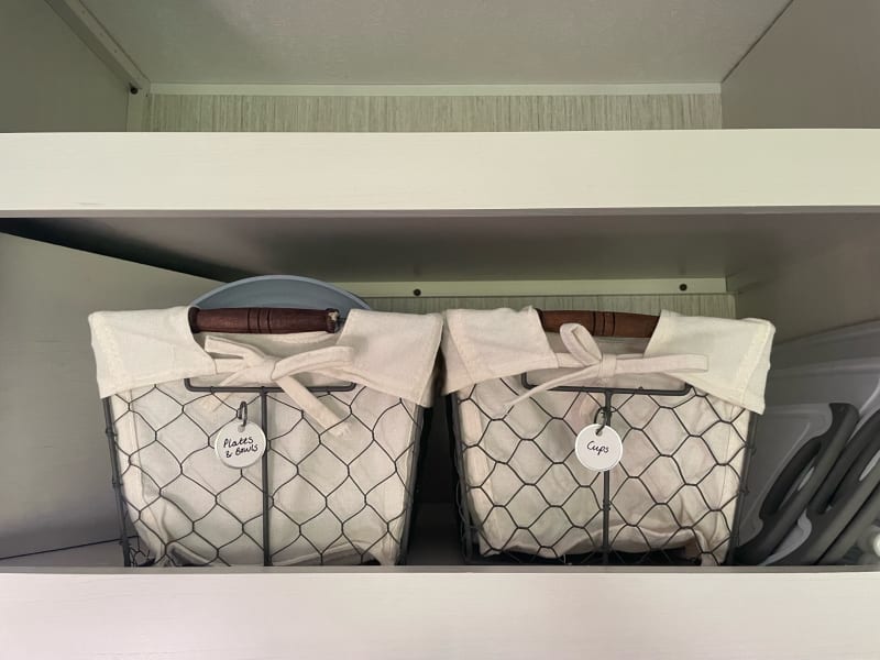 Stylish and organized, don't waste time looking for items - everything is neatly labeled for your convenience. 