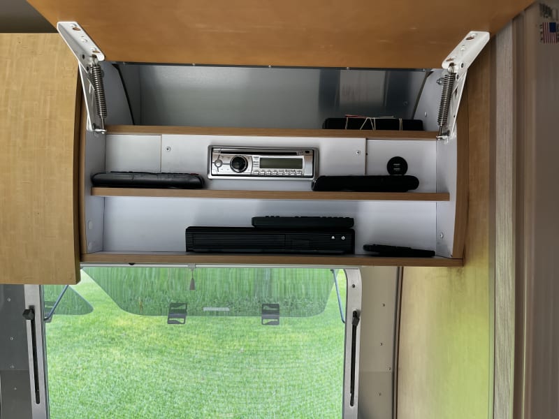 AM/FM/CD receiver with Bluetooth