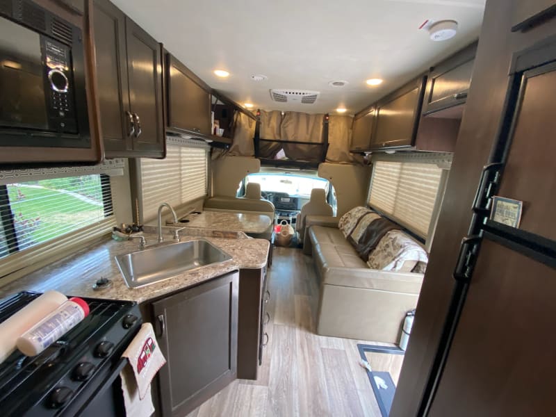 Gas stove and oven.  Microwave, plenty of storage!  Kitchen supplies are provided, along with basic food supplies.