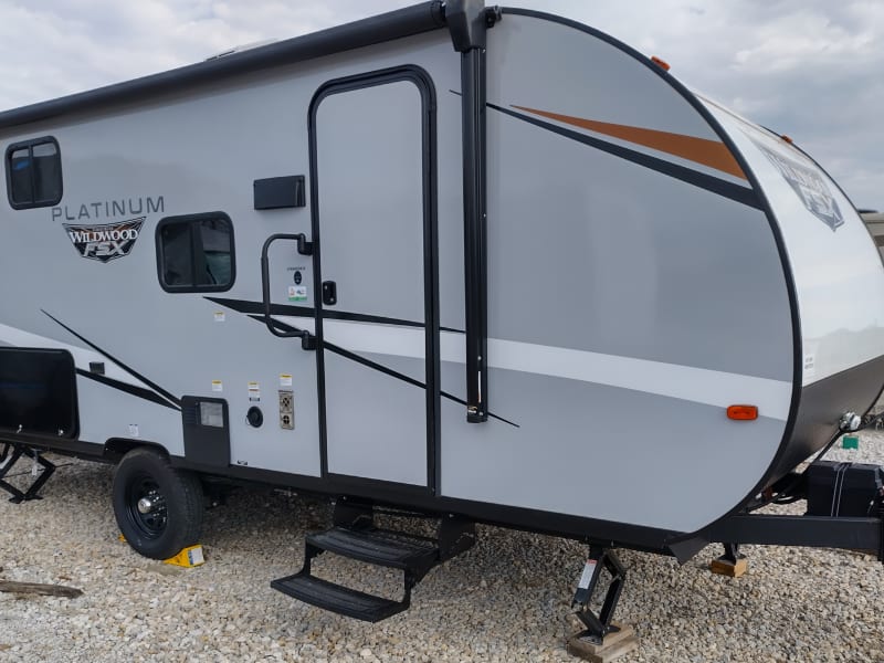 Beautiful fiberglass with all you need for enjoy your trip.