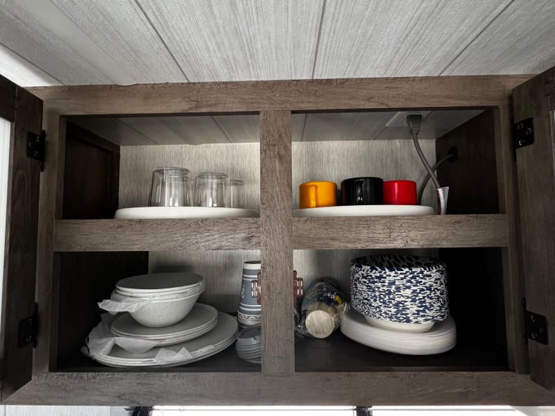 Plates, bowls, mugs, cups 