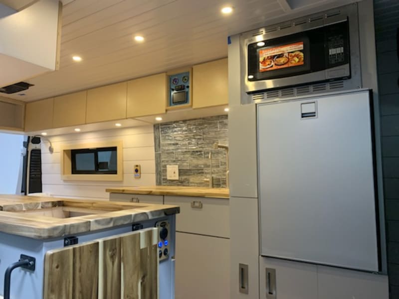 Overhead microwave/convection oven
With fridge with freezer below