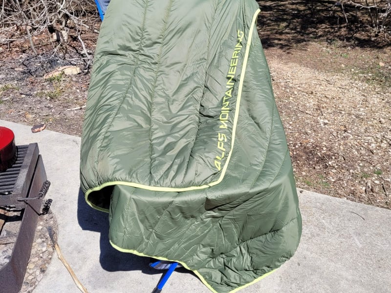 ADD-ON option: green camping blanket (queen size) 
does not come with rental, option can be selected in add-ons