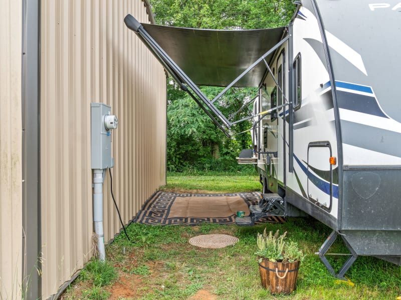 The camper is plugged into electricity so it will stay temperature controlled prior to your pick up. 