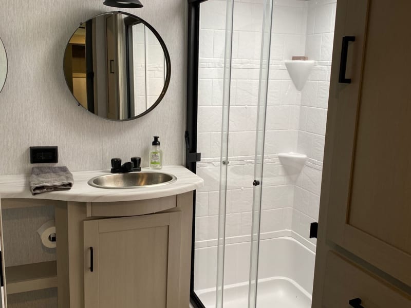 Roomy master bath for effortless prep! No cramped spaces and ample room. Enjoy easy and comfortable preparations in the spacious master bathroom!