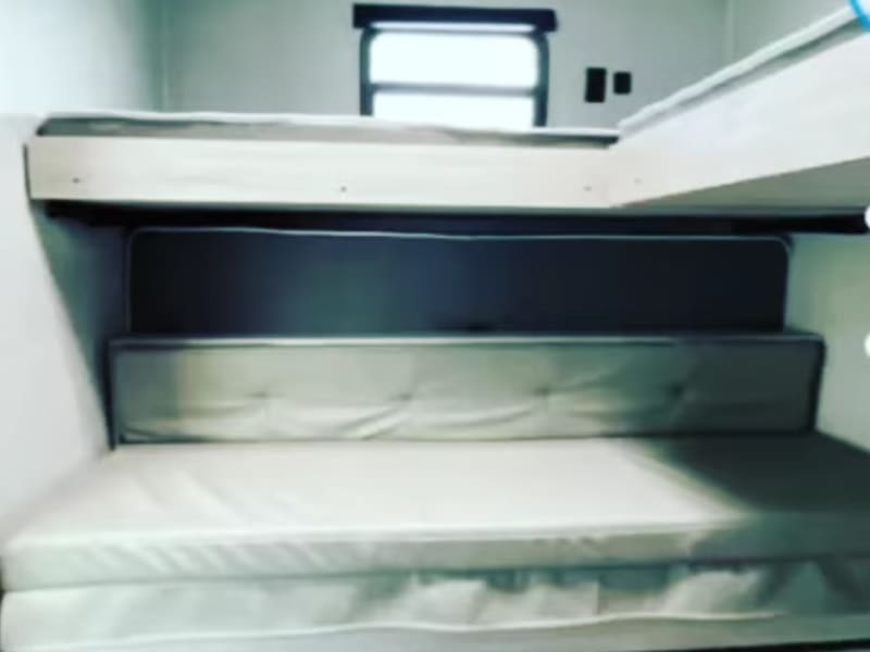 Bottom bunk/ trundle bed -folds out