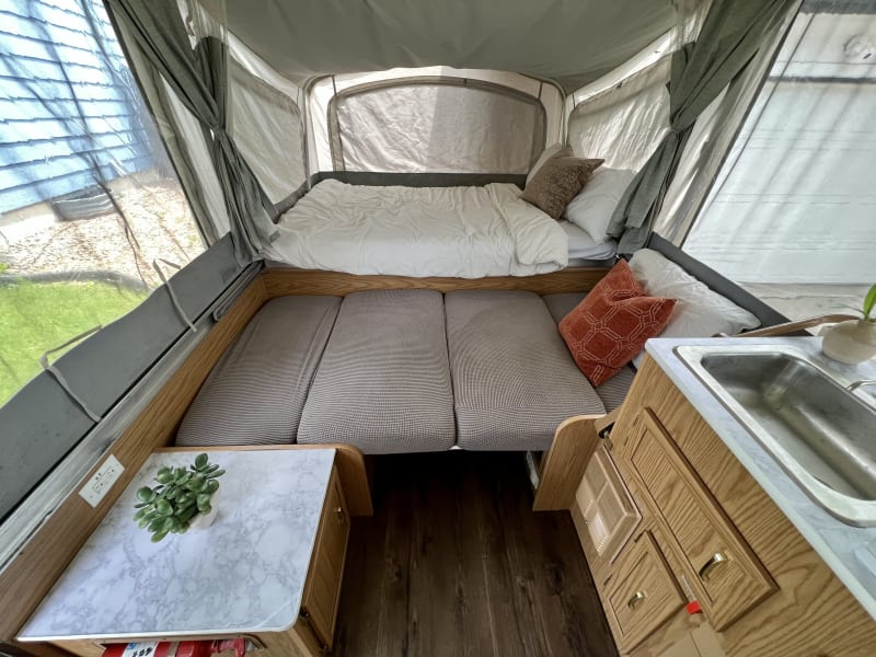 Queen bed + twin bed dinette conversion