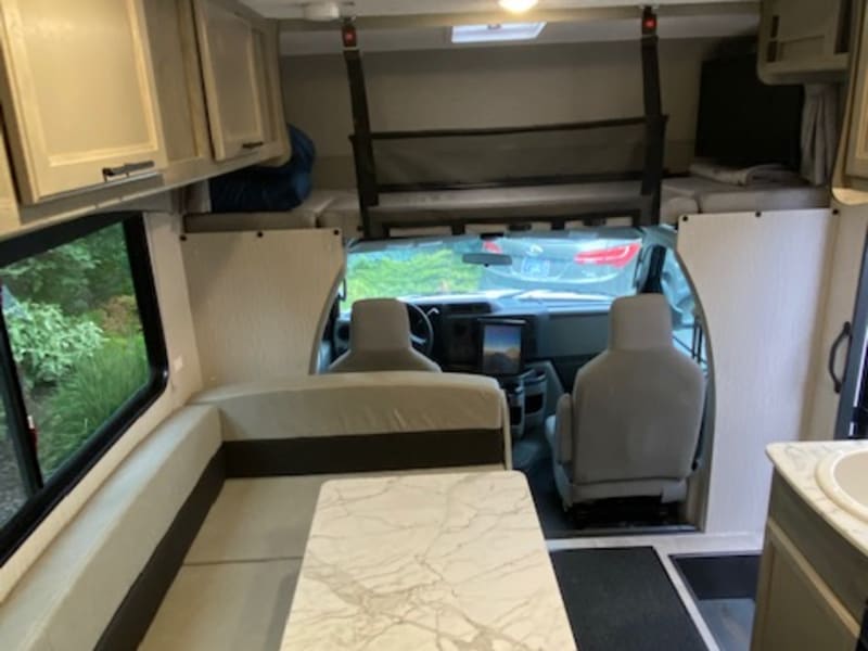 Dinette and bunk with safety net