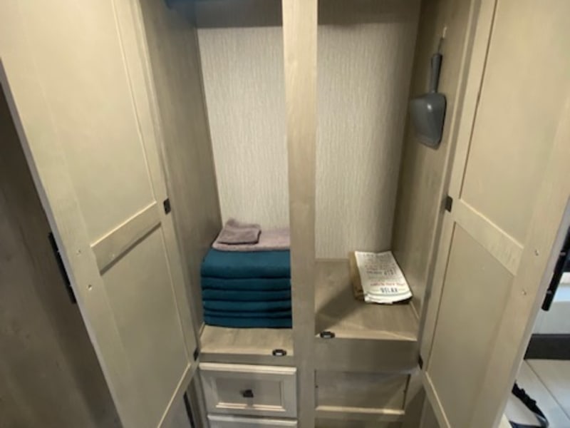 Lots of storage and provided towels