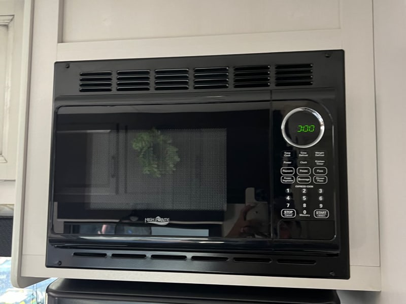 Microwave with splash guard included