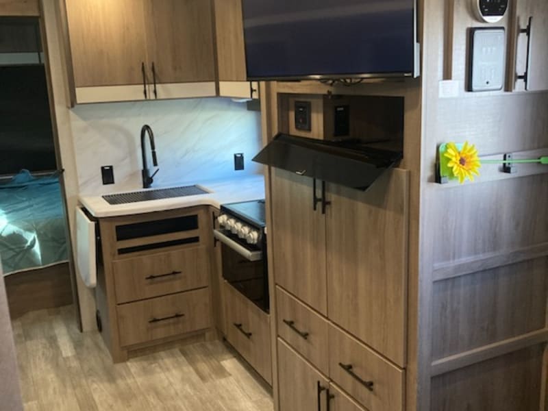 Kitchen w/oven/stove and microwave. Plenty of counter and cupboard space. 