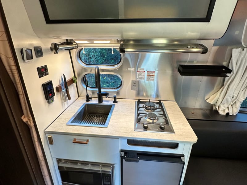 Double burner stove, fridge with freezer box, and microwave (only functional while connected to shorepower)