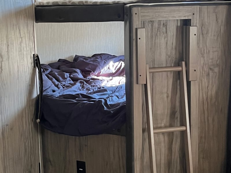 Double over double bunks. Depending on the size of the people these can sleep 4 people. 2 people on lower bunks and 2 people depending on their size on the upper bunks.