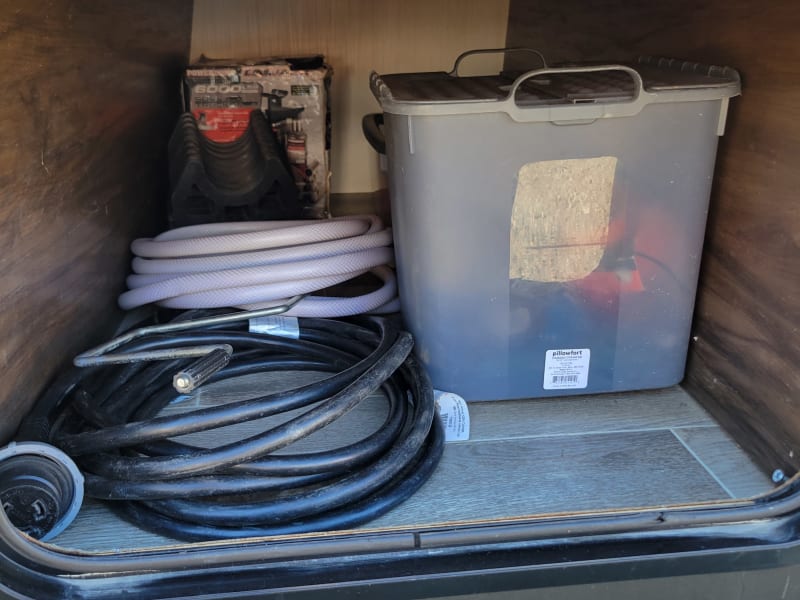 Included utility cords and hoses