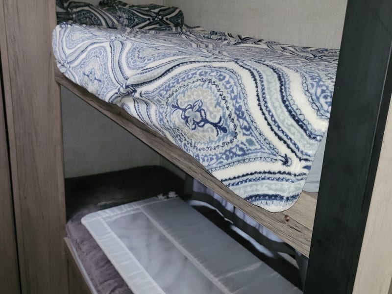 Bunkbed with toddler rail