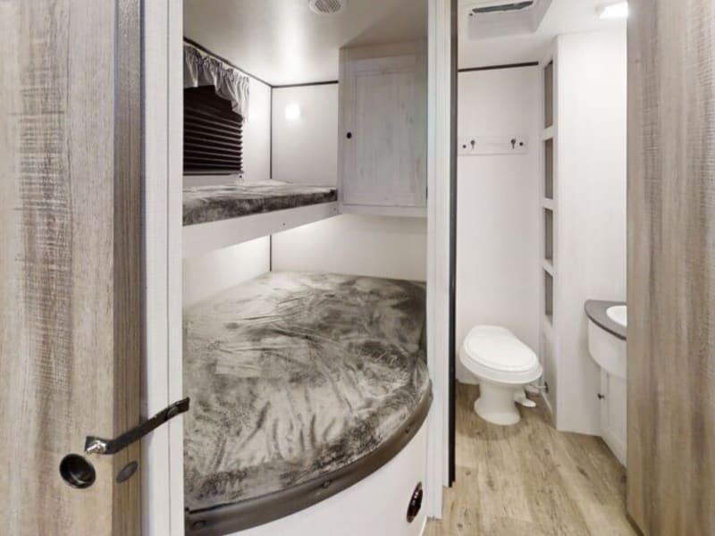 Rear Bunkroom/Bathroom