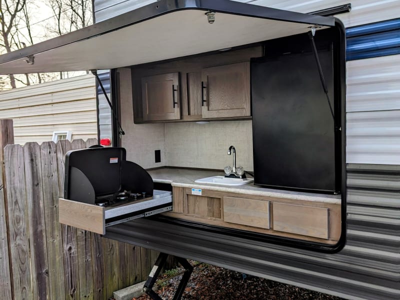 Outdoor kitchen makes quick meals or dinner under the stars a breeze!