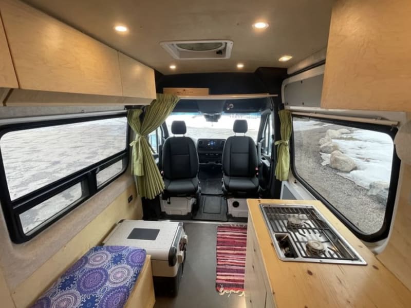 2 swivel seats make this roomier van, even roomier! Great for entertaining extra friends in the rainy/cold weather.
