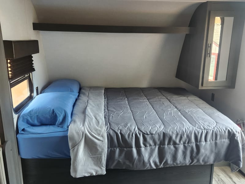Queen size bed 
