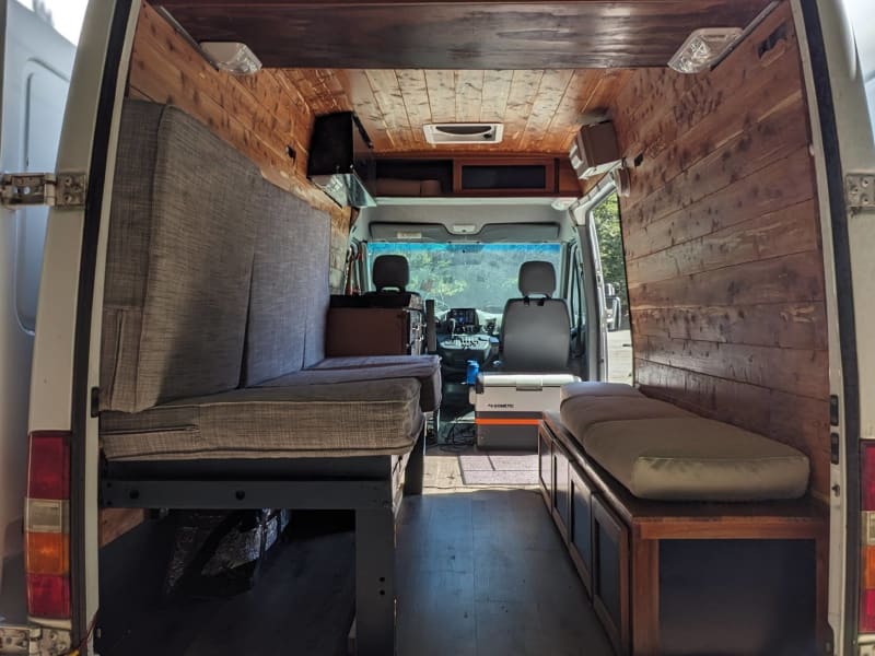 View from the back with the single bed and bench configuration, also allowing for additional storage during driving or when used for 1 person