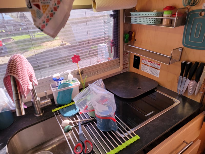 My first solo trip!! Included is a dish drain, and dishwashing soap. There is a shelf with various spices. And a magnetic strip for a set of knives.