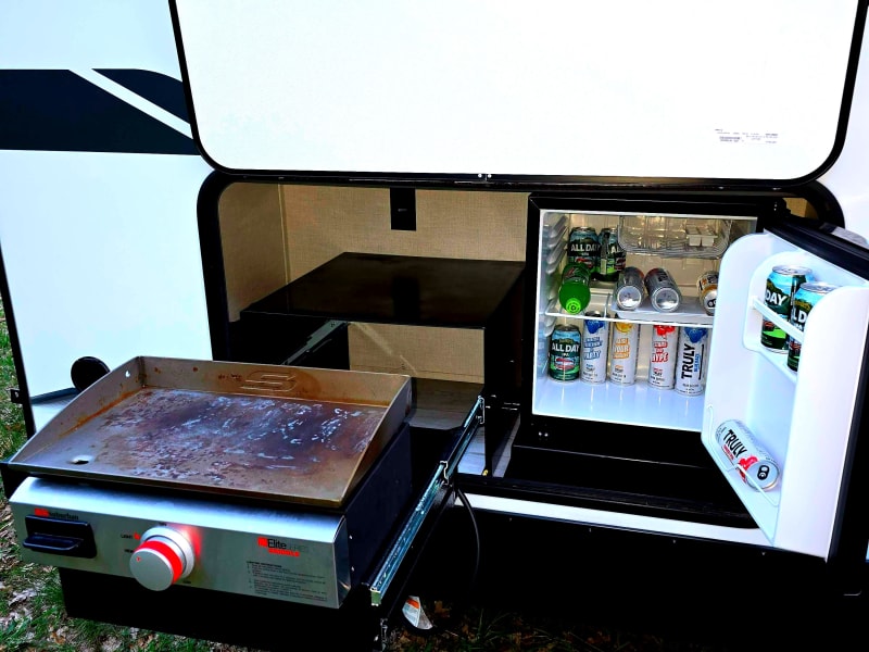 Exterior cooking griddle with propane hook up underneath. Fridge for easy access to ice cold fresh beverages. 