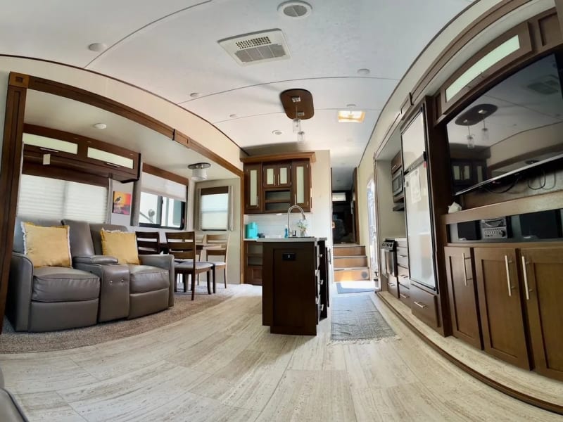 Gather your crew in our spacious entertainment area!  With cozy seating for the whole family, our entertainment area is designed to bring everyone closer. 
