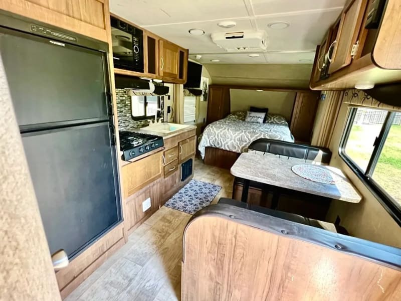 Beautiful lightweight camper with everything you need.