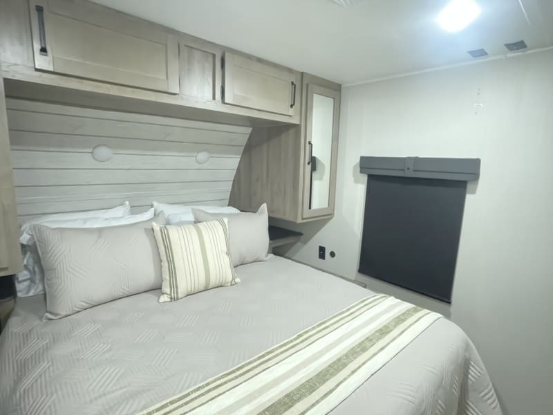 Cozy private queen room
