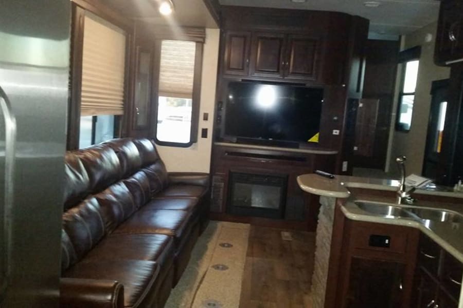 2016 Heartland Cyclone Motor Home Toy Hauler Rental In Matteson