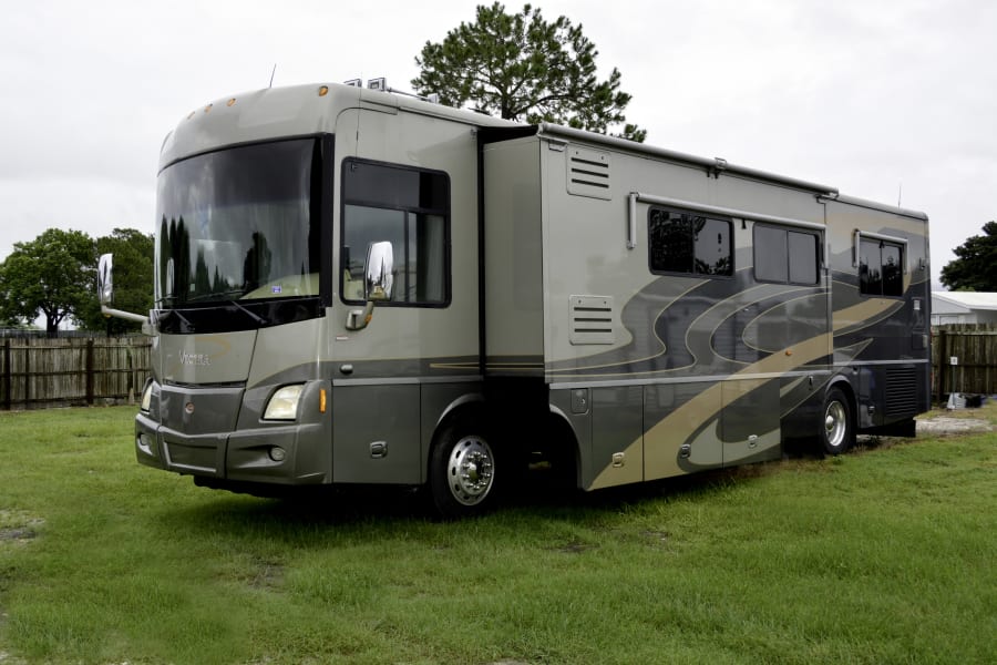 2007 Winnebago Vectra Motor Home Class A Rental In Winter Haven