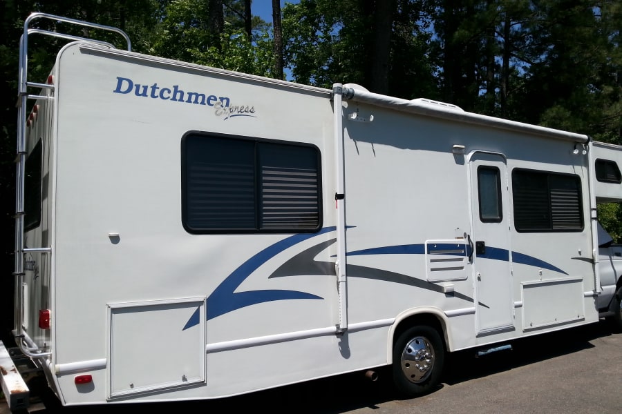 2004 Dutchmen Ford E450 Motor Home Class C Rental in Disputanta, VA