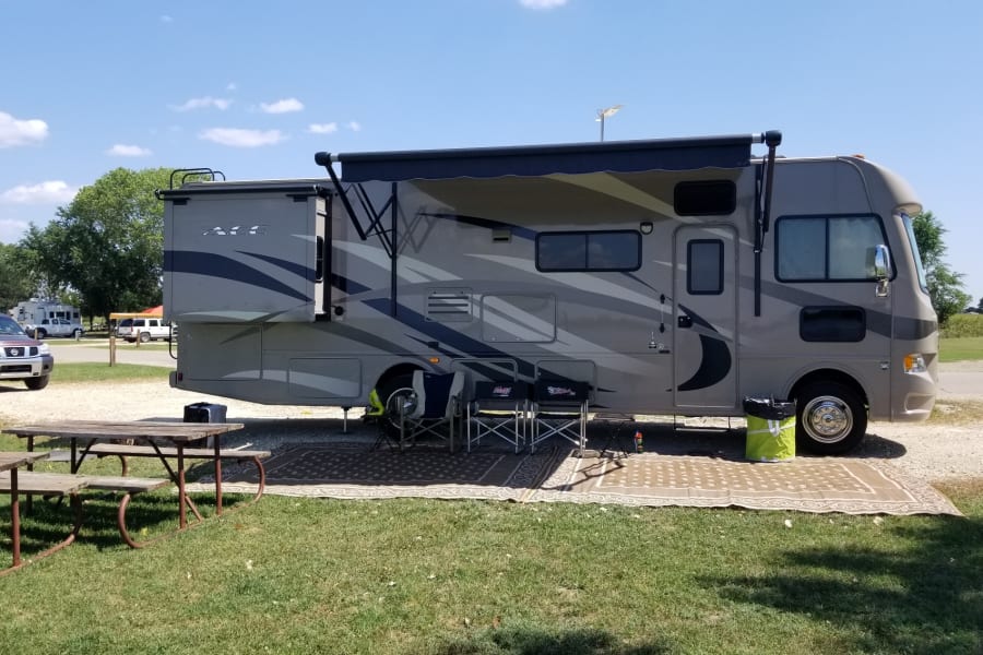 2014 Thor Motor Coach A C E Motor Home Class A Rental In Wichita Ks Outdoorsy