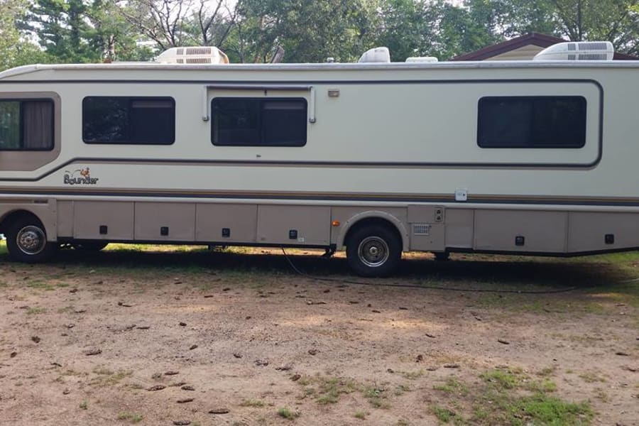 1996 Fleetwood Bounder Motor Home Class A Rental in Weston ...