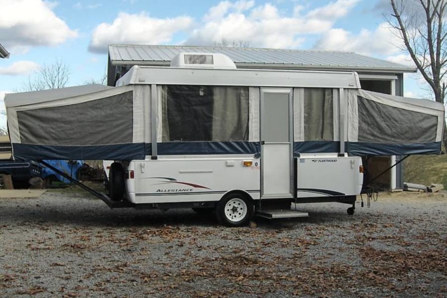 2005 Fleetwood Pop up camper Motor Home 