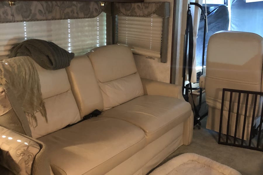 2004 Winnebago Adventurer Motor Home Class A Rental In Winter