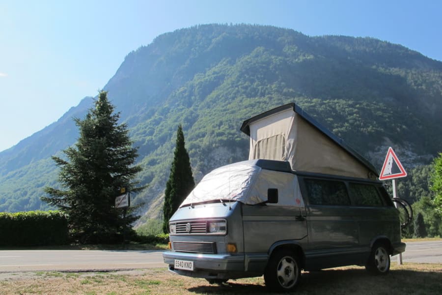 VW T25 Westfalia 'Multivan' camper 'Lenny' - 4 berth 6 seats retro campervan - Image 5